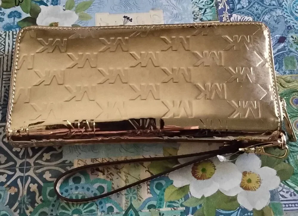 NWOT~MICHAEL KORS Jet Set Metallic Logo Debossed Continental Wallet in Pale Gold